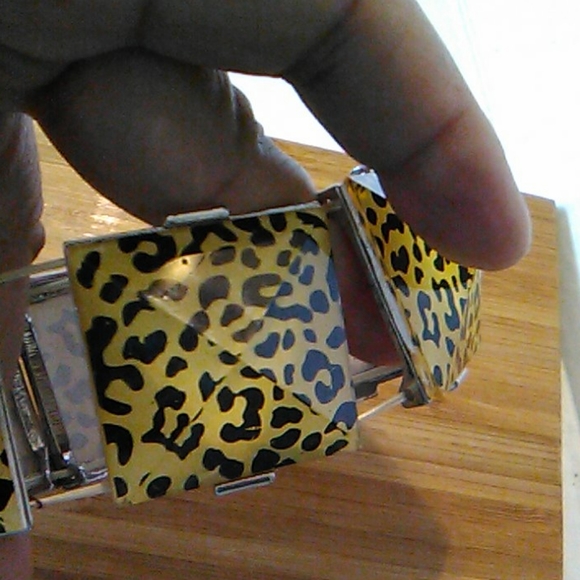 Nwt Leopard skin look bracelet - Picture 8 of 8